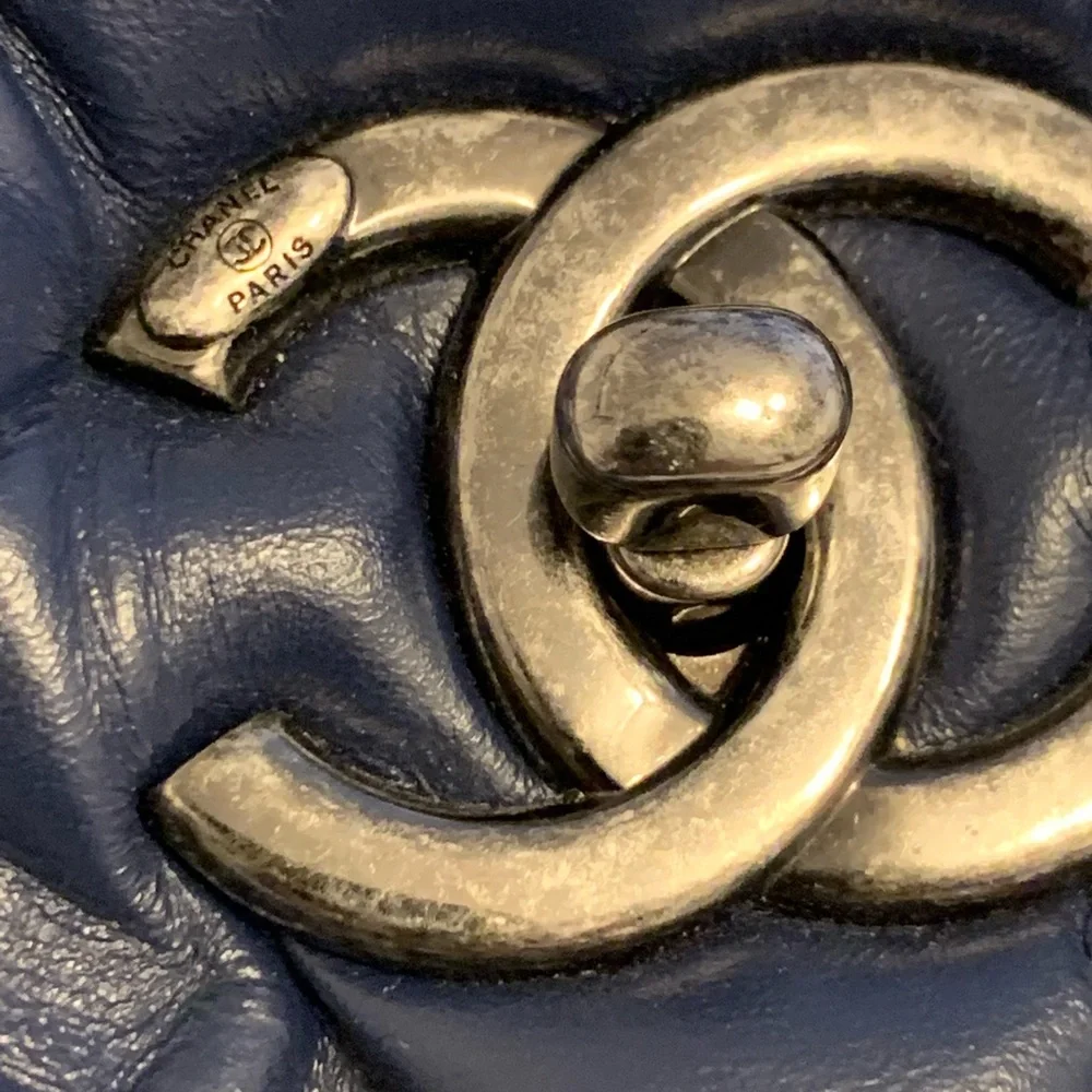 Chanel Chesterfield backpack                                 Excellent condition - Picture 4 of 16